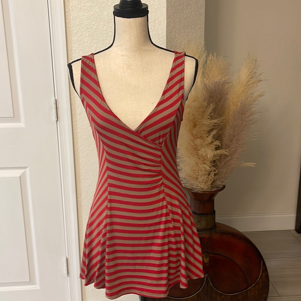 ❤️🥰 Green Envelope red and tan striped flowy fit and flare tank top, medium